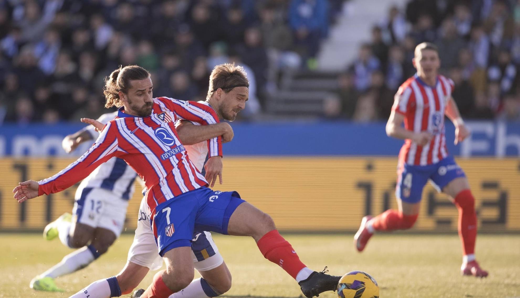 西甲领头羊稳坐榜首,对手难以超越 西甲领头羊稳坐榜首,对手难以超越