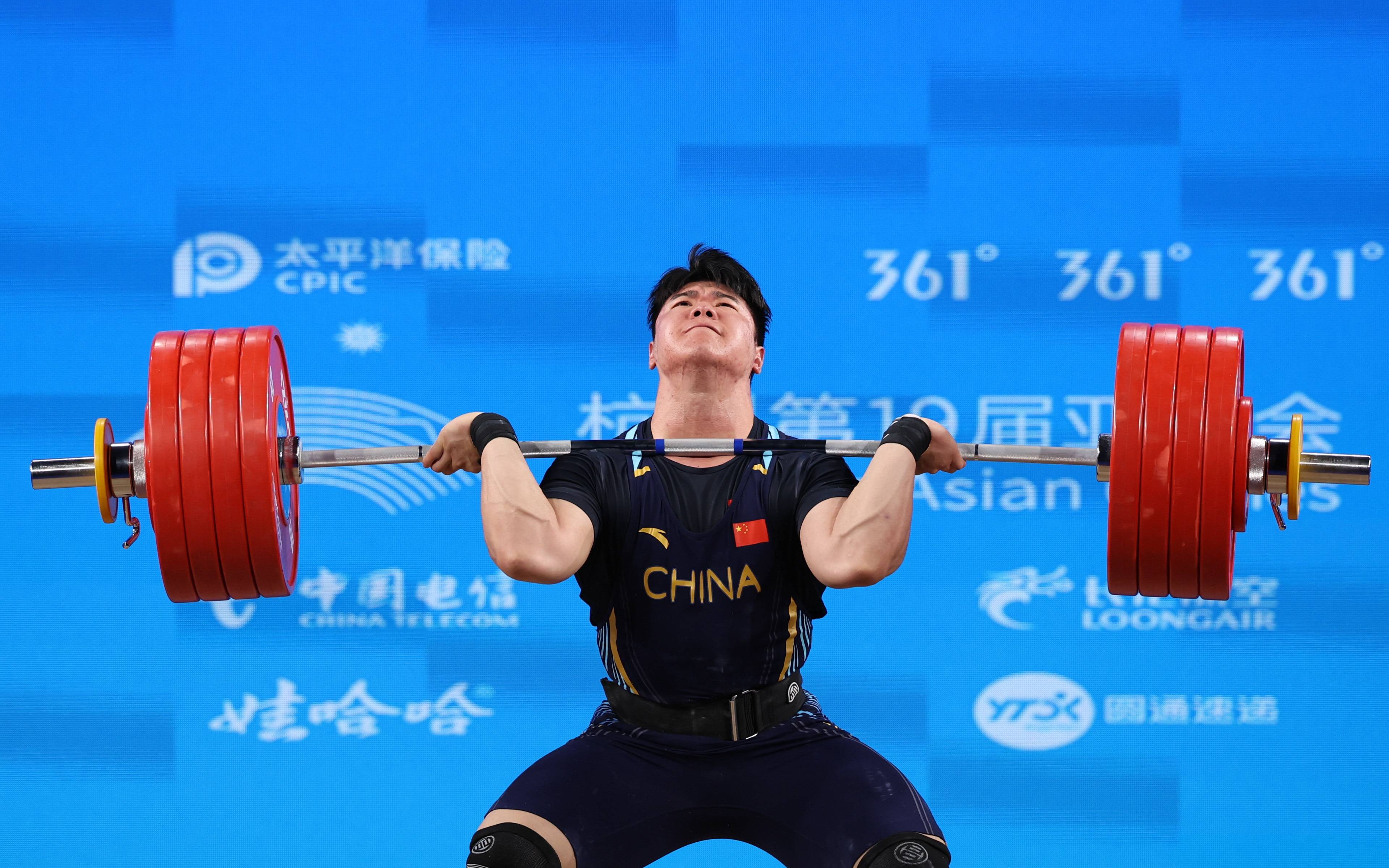 日本代表团在举重比赛中斩获金牌 日本代表团在举重比赛中斩获金牌