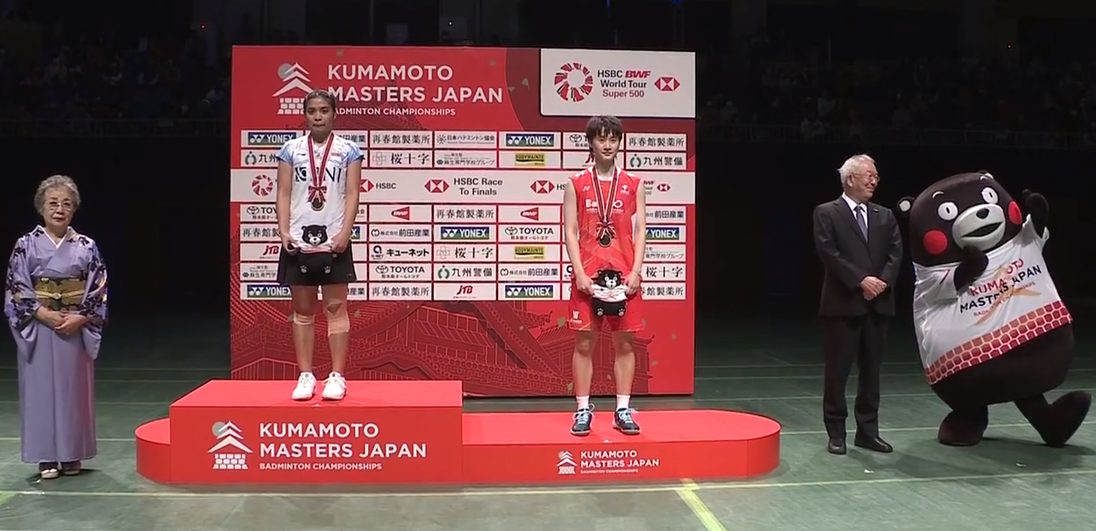 日本代表团在举重比赛中斩获金牌 日本代表团在举重比赛中斩获金牌