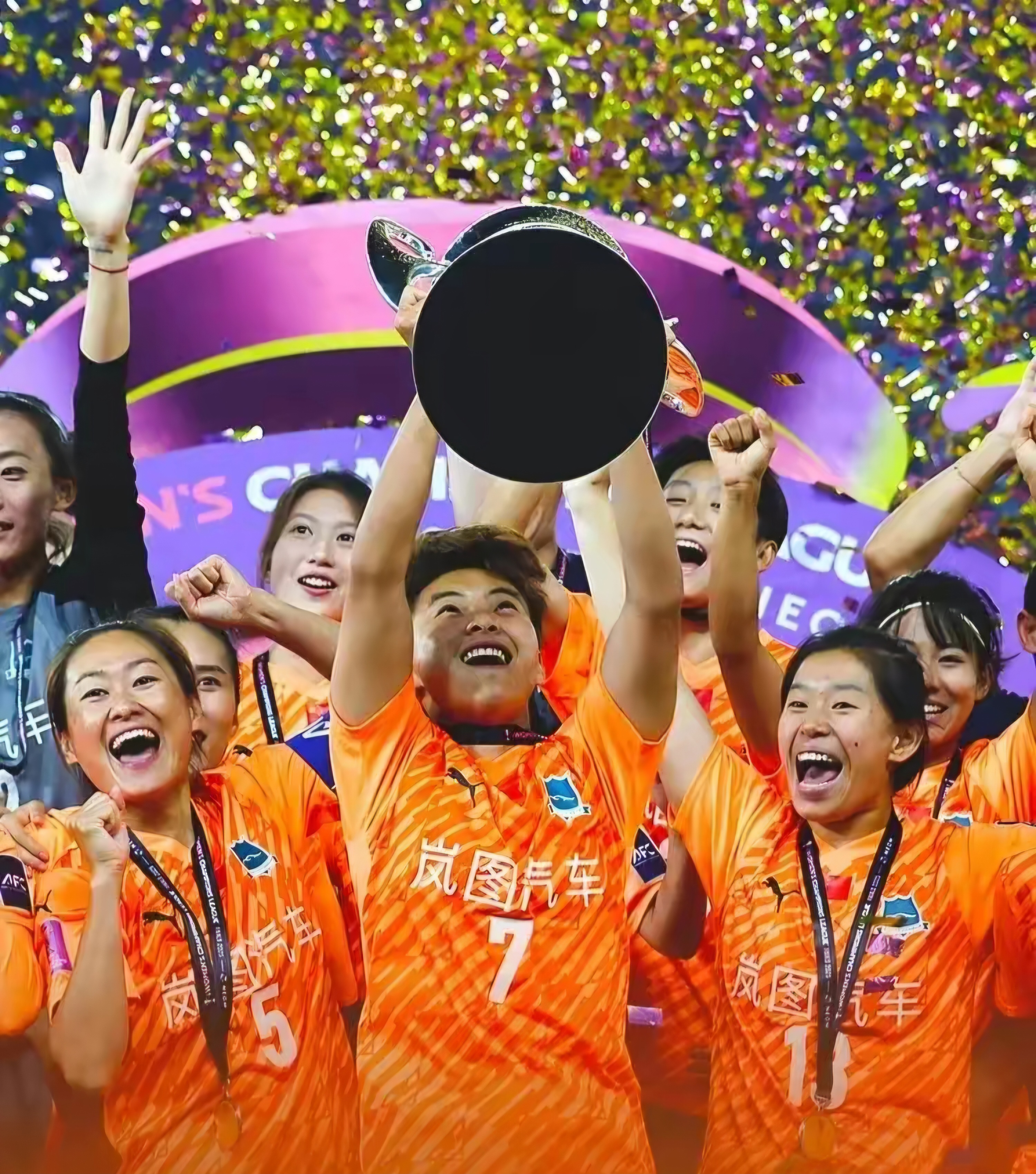 国际足坛女子球员技压群芳，亮眼表现受瞩目