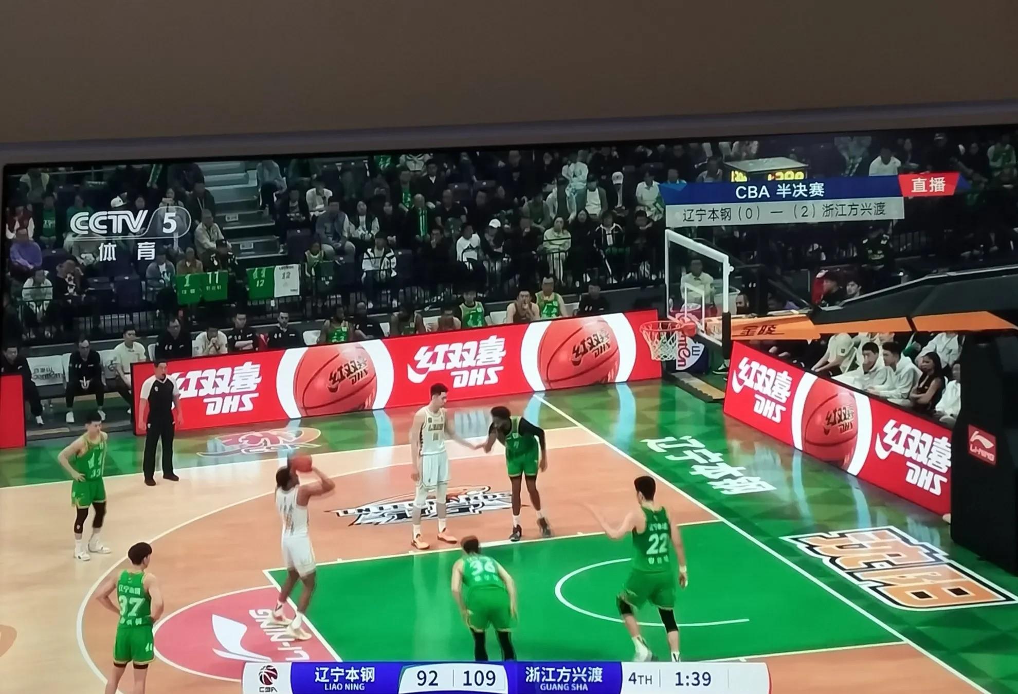 篮球联赛半决赛的较劲将点燃全场