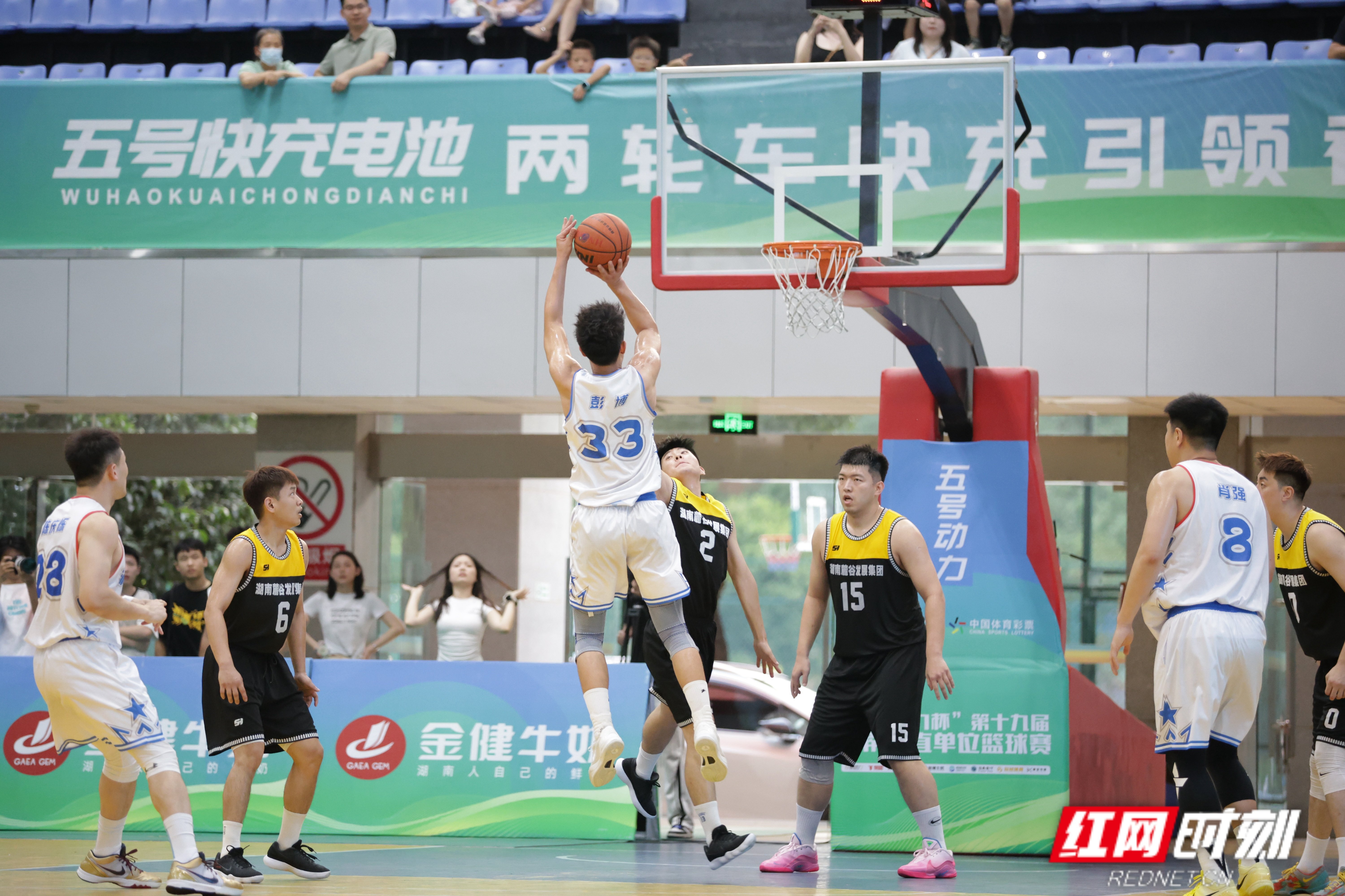 星空体育官网-湖南男篮全队迎来状态爆发，三连胜轻松拿下