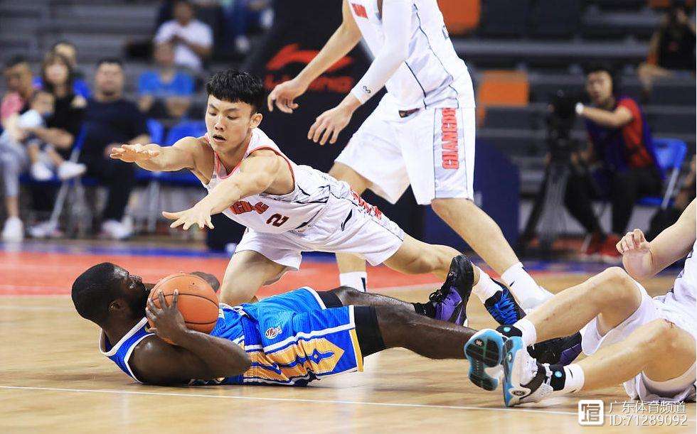 湖南男篮全队迎来状态爆发,三连胜轻松拿下 湖南男篮全队迎来状态爆发,三连胜轻松拿下