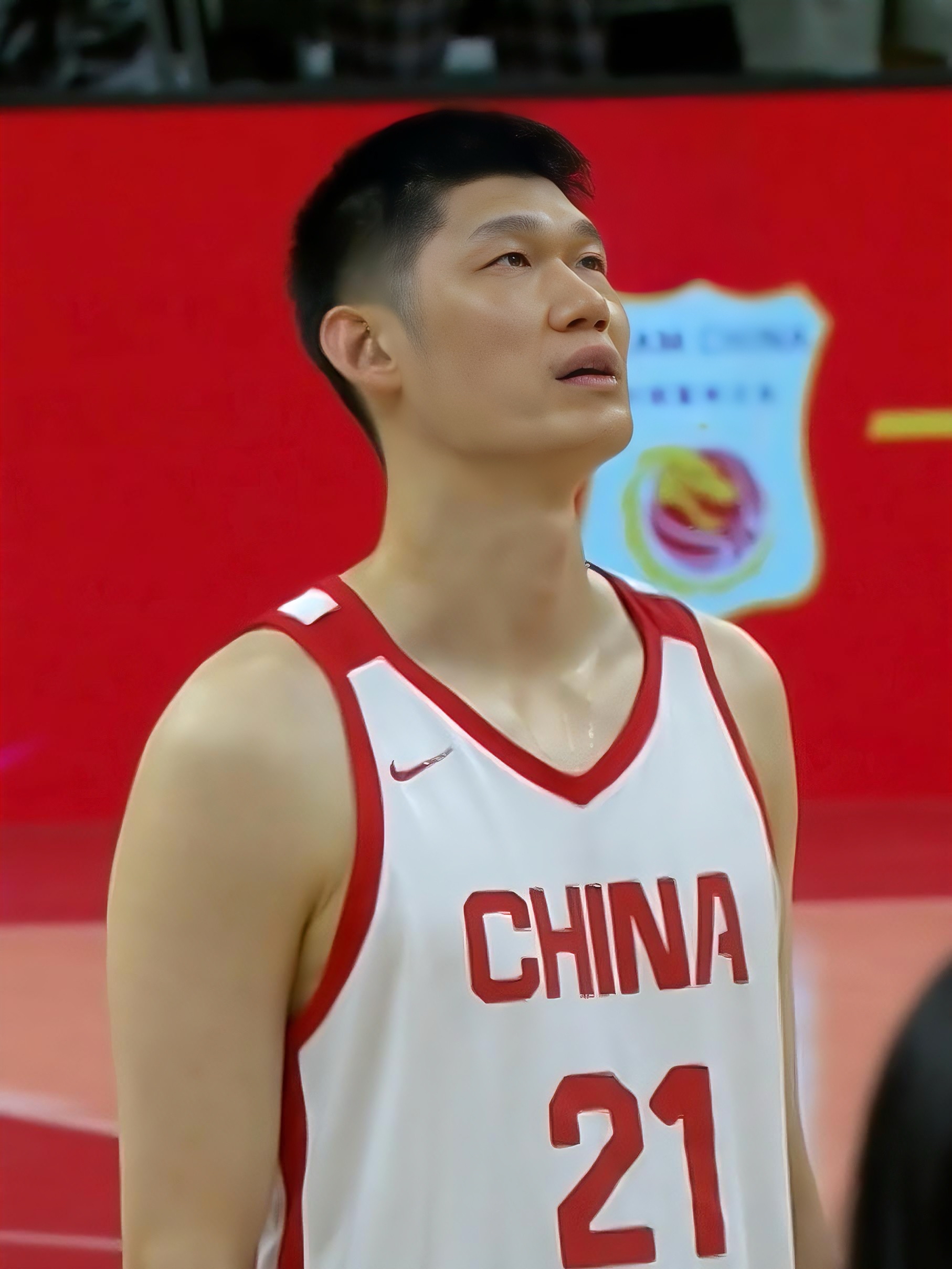 河南男篮迎战青岛队,备受球迷瞩目 河南男篮迎战青岛队,备受球迷瞩目