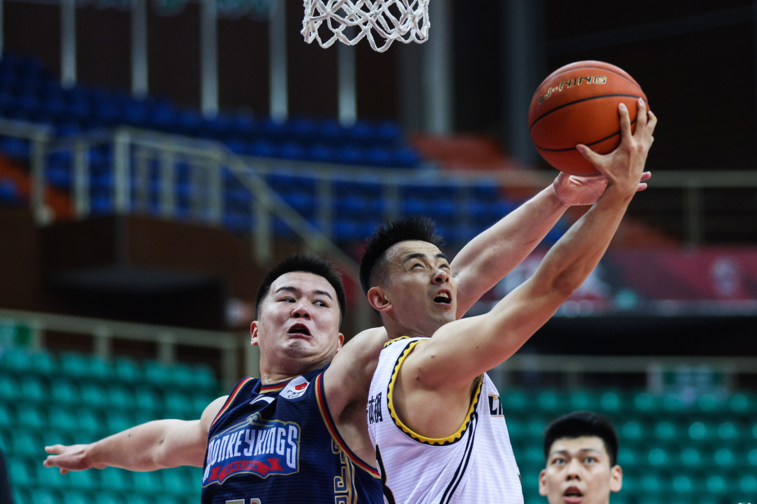 河南男篮迎战青岛队,备受球迷瞩目 河南男篮迎战青岛队,备受球迷瞩目